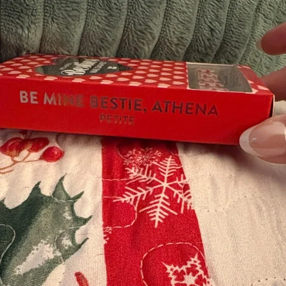 Red Aspen Besties Nail Dashes with Heart Design- Petite - Picture 2 of 3